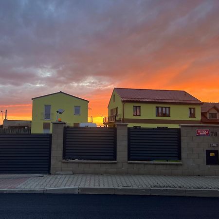 Apartment Golden Prague 78 Vestec  Luaran gambar
