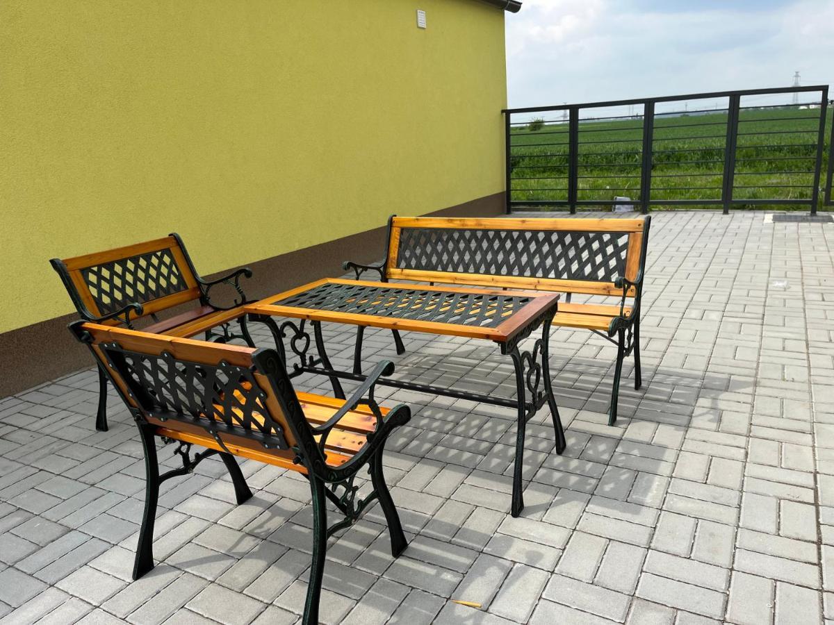 Apartment Golden Prague 78 Vestec  Luaran gambar